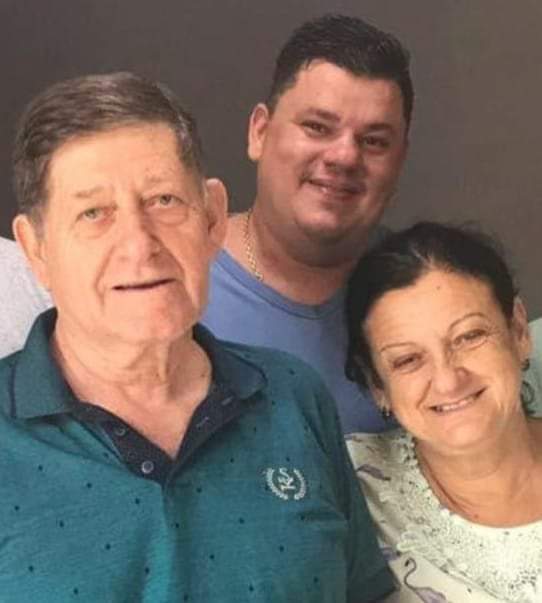 Família morre em colisão frontal entre carro e carreta na BR262 - album de família