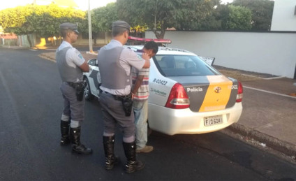 Políciais levam Messias preso, na tarde de domingo, em Andradina An - Divulgação/PMSP