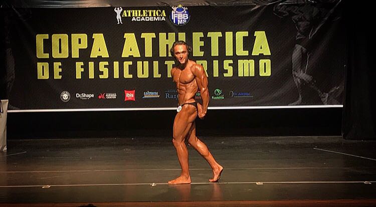 Luiz conquistou dois troféus no primeiro campeonato que participou. - Arquivo pessoal