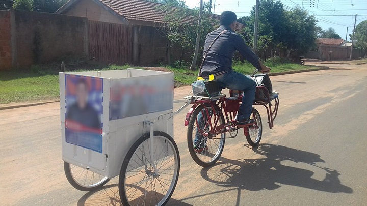 Candidato usa bicicleta com caixa de som para fazer campanha  - Ana Cristina Santos/JP