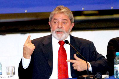 Lula autorizou o BNDES a financiar até 75% do custo das obras dos estádios para a Copa de 2014 -