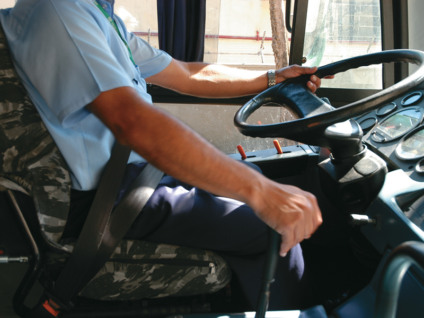 Uma das vagas oferecidas é para motorista de ônibus - Ilustração