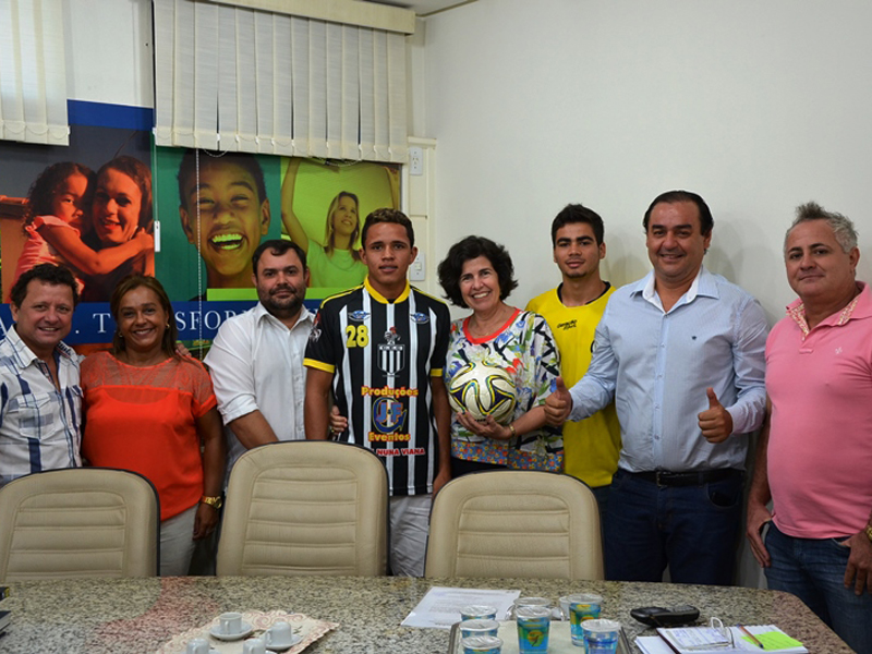 Prefeita de Três Lagoas conhece jogadores que poderão representar Município nos times de Ribeirão Preto - Divulgação