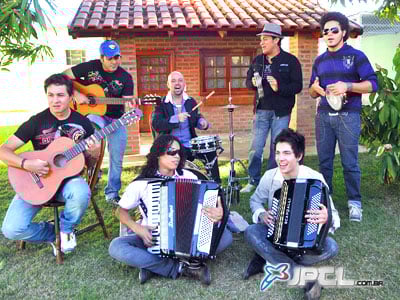 Energia jovem aliada à experiência musical são marcas do Grupo Tradição -
