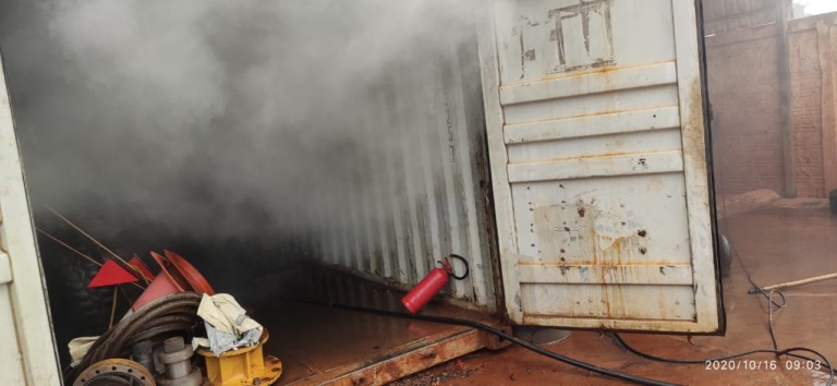 Incêndio em container provocado por maquina de solda mobiliza Corpo de Bombeiros - Imagens cedidas/Corpo de Bombeiros