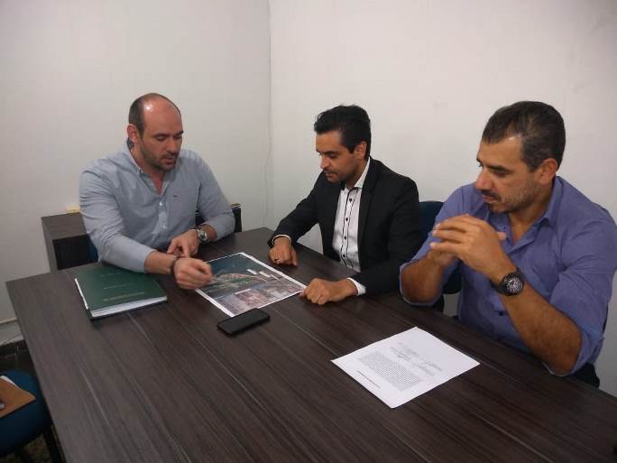 Empresário se reuniu com diretor da secretaria e com consultor da empresa - Ana Cristina Santos/JPNews