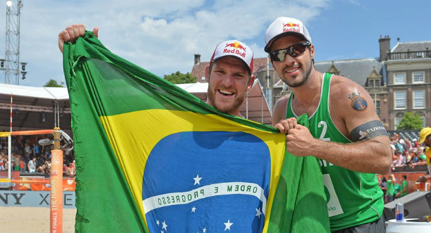 Alison e Bruno Schmidt conquistam quinta medalha de ouro para o Brasil na Rio 2016 - Divulgação/FIVB