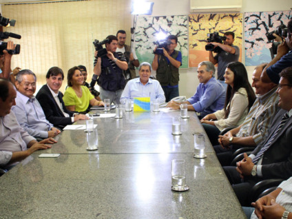 Antes do encontro com Azambuja, Puccinelli se reuniu na governadoria com todos os secretários, presidentes de fundações e autarquias da atual gestão - Divulgação