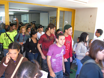 Vestibulandos terminam a primeira remessa de provas da segunda etapa do vestibular de inverno -
