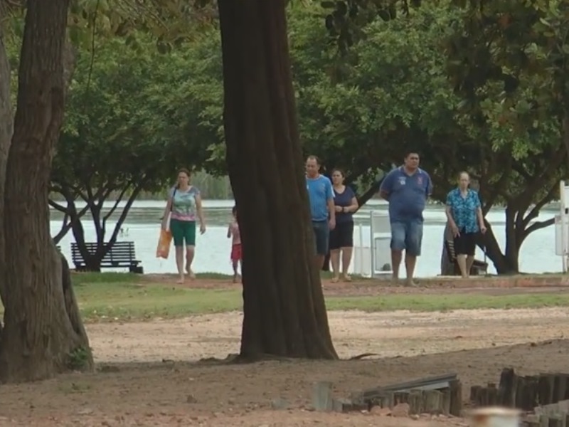 Três-lagoenses visitaram o Balneário Municipal na tarde deste domingo, dia 13 - Reprodução/TVC
