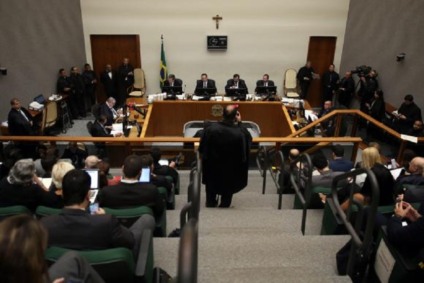 Quatro dos cinco ministros já votaram contra o pedido do ex-presidente - Agência Brasil Quatro dos cinco ministros já votaram contra o pedido do ex-presidente - Agência Brasil