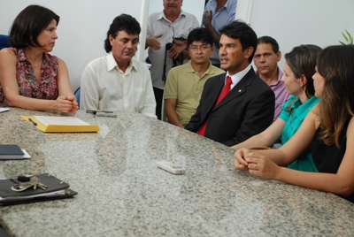 Assinatura do TAC aconteceu no gabinete da prefeita -