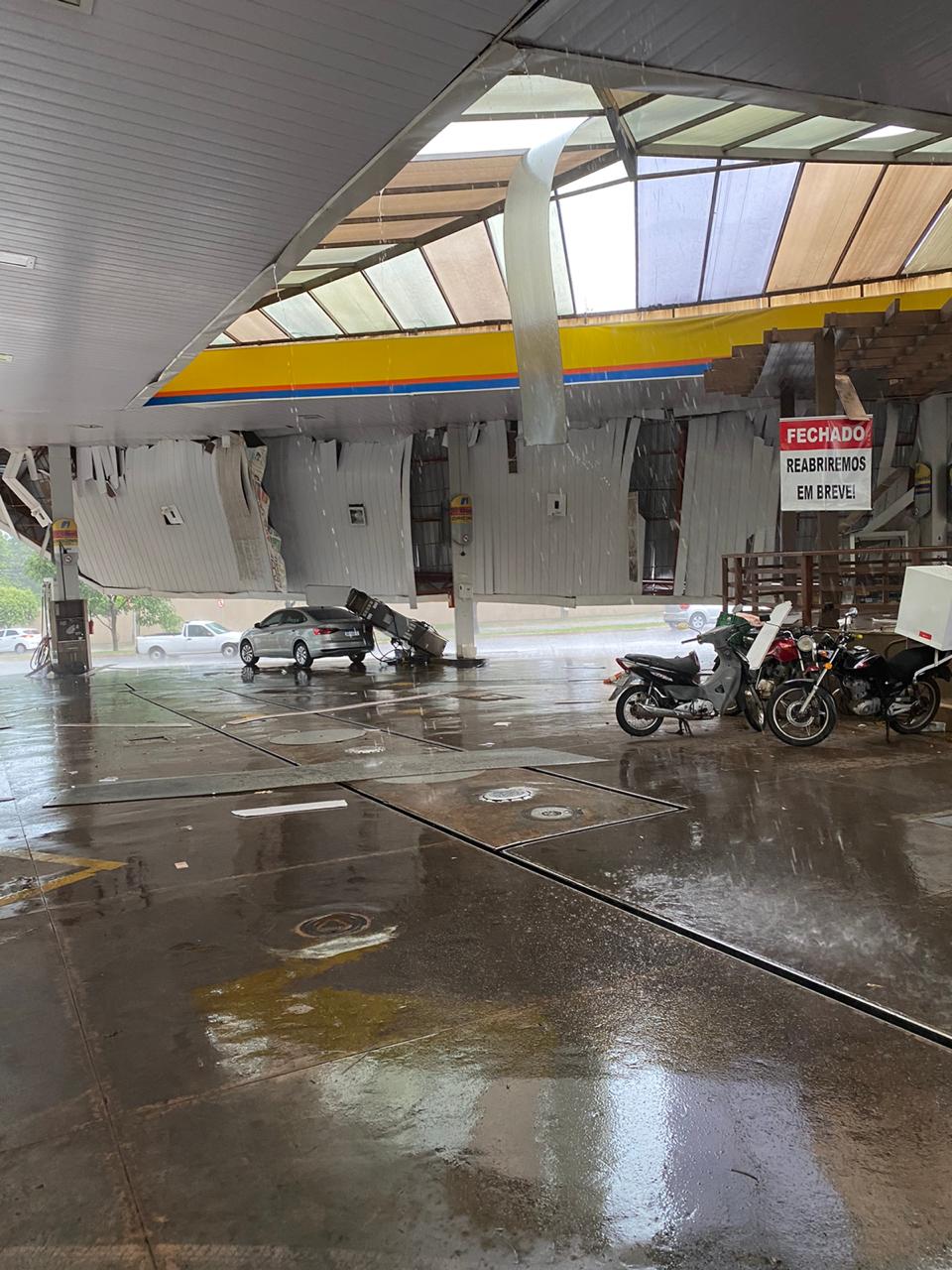 Teto desabou durante temporal, mas até o momento, não registro de feridos - Divulgação/MuralPautaseFontes