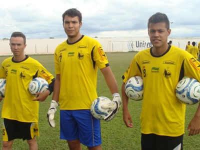 Sandrinho (esq.), Lucas e Timóteo apresentaram-se ontem no Misto -