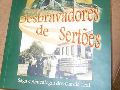 Livro escrito por Elio Barbosa Garcia traz a história dos desbravadores de Sertões - Livro escrito por Elio Barbosa Garcia traz a história dos desbravadores de Sertões -