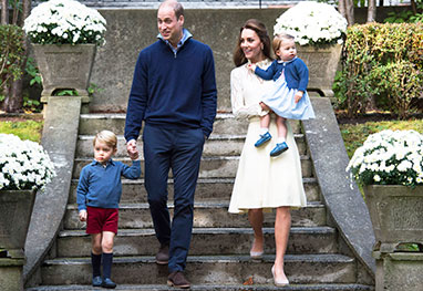 Príncipe George e irmã se divertem em festa no Canadá Príncipe George e irmã se divertem em festa no Canadá