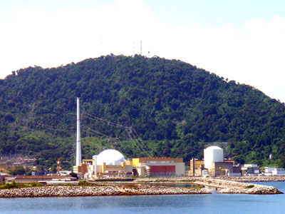 Usinas Nucleares, em Angra dos Reis (RJ), têm sido alvo de protestos de ambientalistas -