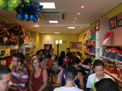 Lojas começam a funcionar à noite nesta segunda-feira, dia 12 - Arquivo/jp