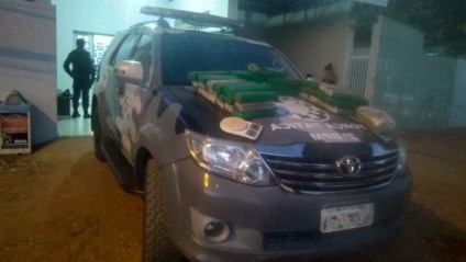 Três pessoas foram levadas para a Depac e 36 kg de drogas apreendidos pela Força Tática - Alfredo Neto/JPNews Três pessoas foram levadas para a Depac e 36 kg de drogas apreendidos pela Força Tática - Alfredo Neto/JPNews