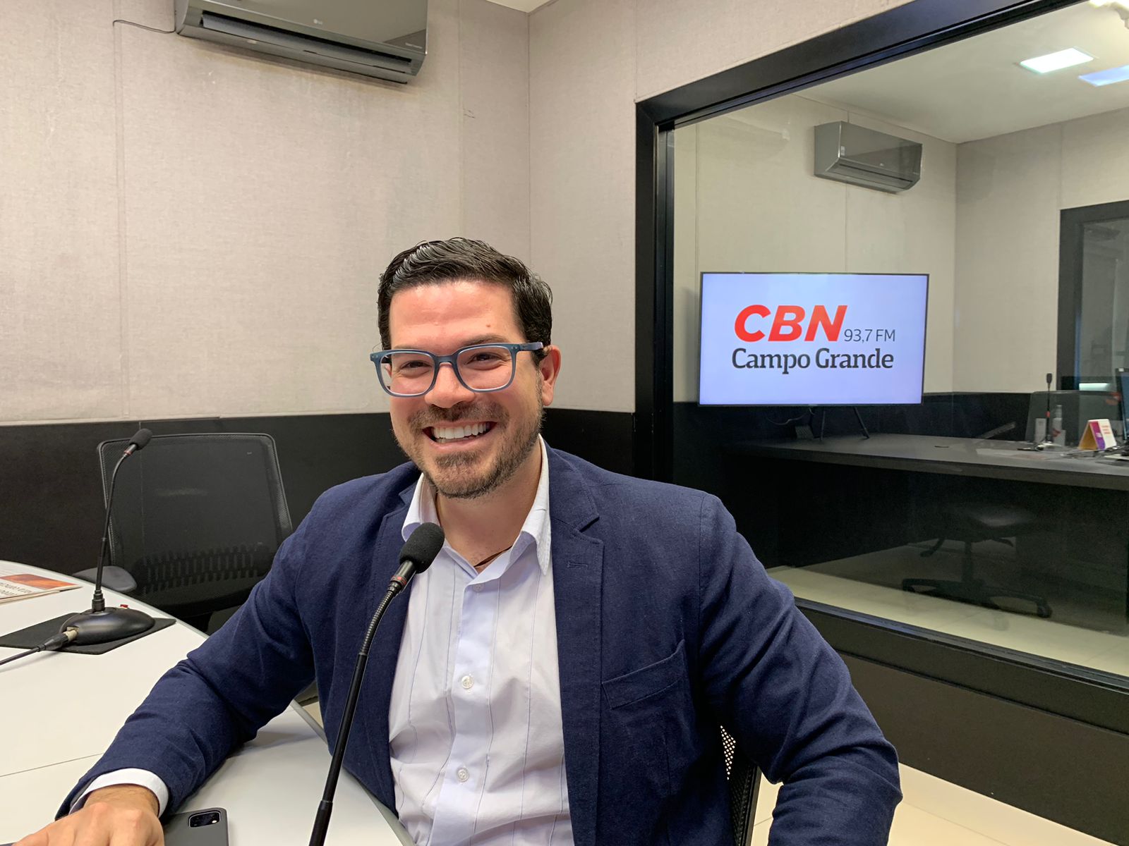 José Valério Stefanello II nos estúdios da rádio CBN-CG