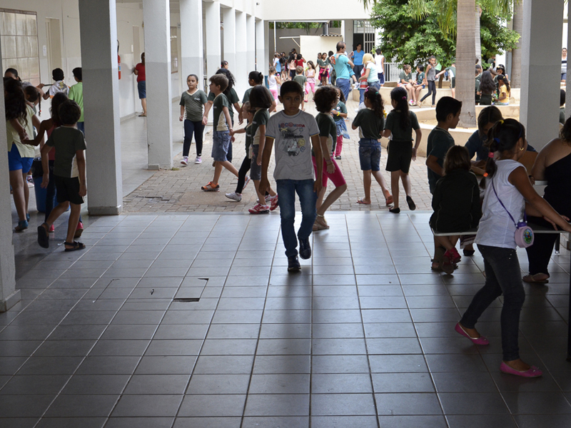 Em função de não terem servido a refeição habitual, às 9h30, ficou decidido o retorno das aulas na próxima terça-feira, 24 - Divulgação