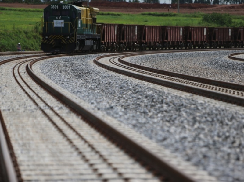 Primeira de quatro locomotivas que iniciarão operações na Norte-Sul chega a Anápolis (GO) - Divulgação/O Popular