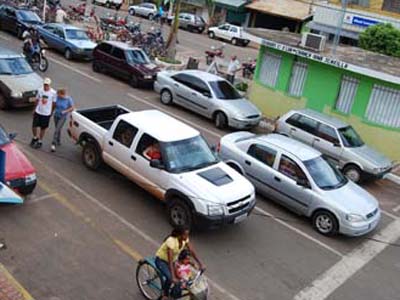 Ao todo, serão distribuídos 631.324 carnês do IPVA. Devido à queda no preço dos veículos em 2010, o imposto terá redução média de 11% - Ao todo, serão distribuídos 631.324 carnês do IPVA. Devido à queda no preço dos veículos em 2010, o imposto terá redução média de 11% -