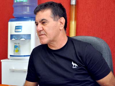 Teixeira tem posição diferente de Walmir quanto à exigência da saída de Miro - Teixeira tem posição diferente de Walmir quanto à exigência da saída de Miro -