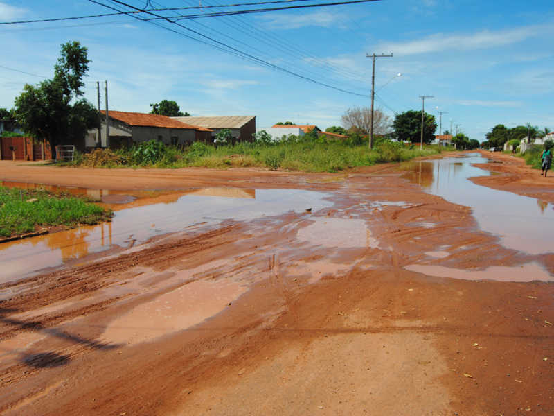 Há anos, rua vem sendo uma reclamação constante - Elias Dias/JP