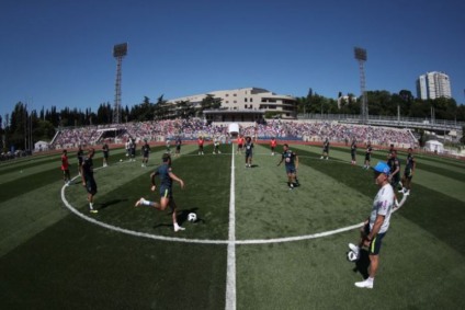 Cerca de 4 mil torcedores estiveram presente na arquibancada do campo do Centro de Treinamento da Seleção Brasileira, em Sochi - Divulgação/Lucas Figueiredo - CBF