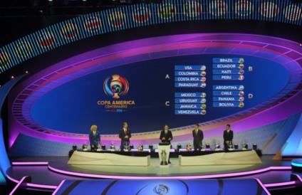 O presidente em exercício da CBF, Antonio Carlos Nunes de Lima, o técnico da Seleção Brasileira, Dunga, e o coordenador de Seleções, Gilmar Rinaldi, estiveram presentes no sorteio - Divulgação/ Conmebol.com