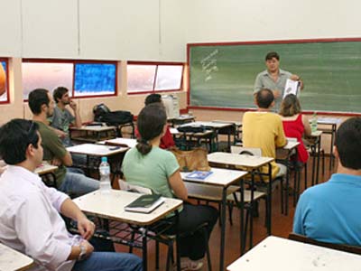 O cursinho semi-extensivo acontece de segunda a sexta-feira e está presente em 47 escolas estaduais de todo Mato Grosso do Sul - O cursinho semi-extensivo acontece de segunda a sexta-feira e está presente em 47 escolas estaduais de todo Mato Grosso do Sul -