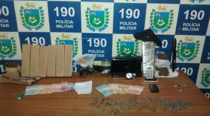 Na casa de um dos envolvidos foi encontrada uma arma de fogo, calibre 32, além de munições e drogas - Foto - PM/MS