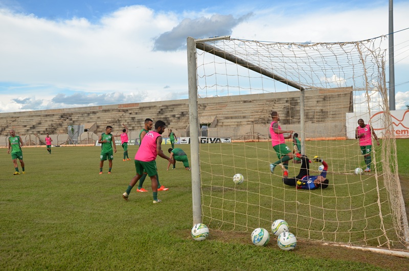 Sete jogadores que estavam treinando no Misto foram cortados da equipe pelo treinador e a diretoria; elenco possui agora 28 atletas - Claudio Pereira/JP Sete jogadores que estavam treinando no Misto foram cortados da equipe pelo treinador e a diretoria; elenco possui agora 28 atletas - Claudio Pereira/JP