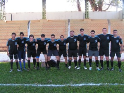 Três-lagoenses posam para a foto antes da partida contra Bela Vista -