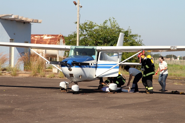 Simulado reproduz um incidente durante o pouso de uma aeronave no Aeroporto Municipal - Divulgação