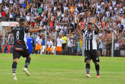 Atletas do Corumbaense comemoram gol sobre o Operário - Divulgação