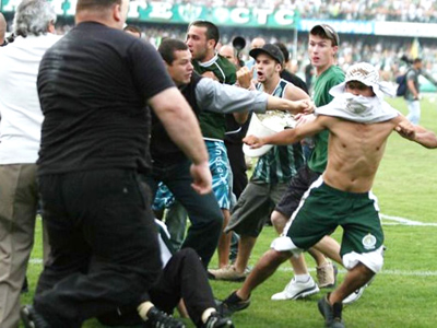 Justiça paranaense determinou a soltura de 10 torcedores do Coritiba -