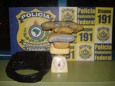 A passageira do ônibus foi encaminhada para a Polícia Civil em Miranda/MS junto com o entorpecente -