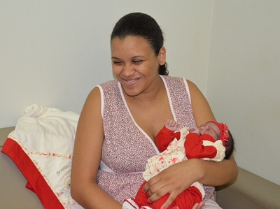 Os flashes não incomodaram o sono de Maria Eduarda -