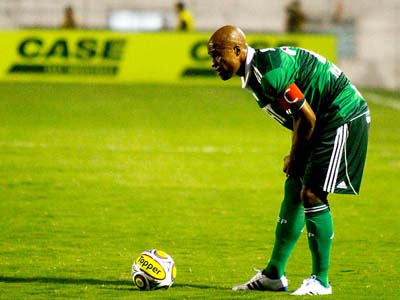 Clube vai propor aumento inferior ao previsto no contrato - Clube vai propor aumento inferior ao previsto no contrato -