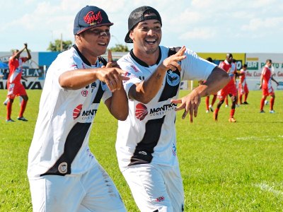 Comemoração do primeiro dos três gols que garantiram a vitória do Misto - Comemoração do primeiro dos três gols que garantiram a vitória do Misto -