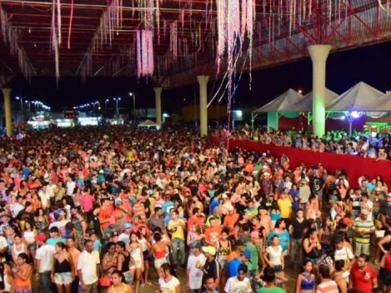 Público lota Praça de Carnaíba na segunda noite de Carnaval - Divulgação/