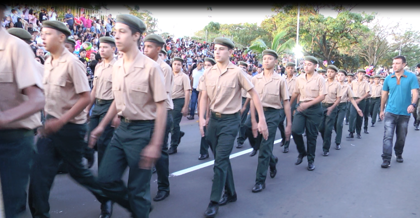 Tradicional desfile cívico foi realizado na avenida Aldair Rosa de Oliveira, na circular da Lagoa Maior - Ana Cristina Santos/JPNews