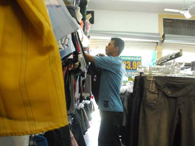 . A maioria dos entrevistados concordou que só não venderam mais porque muitos consumidores ?seguram? um pouco nesta época -