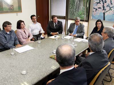 Representantes da Fibria reunidos com André Puccinelli e Simone Tebet -