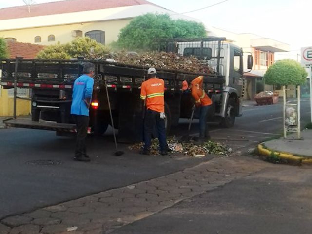 Organizações Unidas retomou o serviço de limpeza da cidade nesta sexta-feira  - Ana Cristina Santos/JP