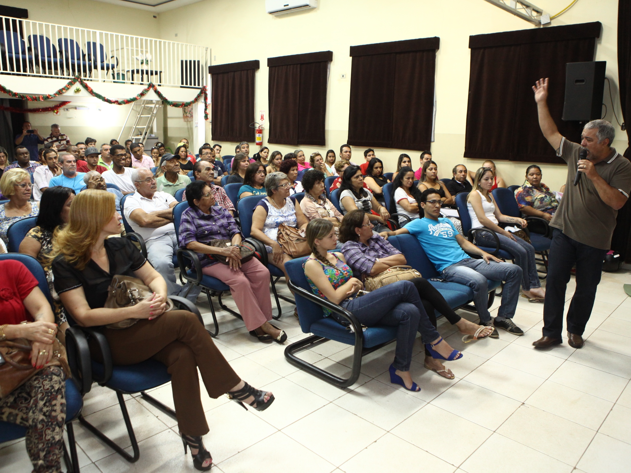 Comerciantes participaram de uma reunião no Centro Cultural - Elias Dias