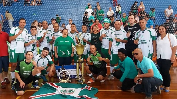 Equipe de Paranaiba comemora título com a torcida em Campo Grande - Foto / Reprodução / Rede social