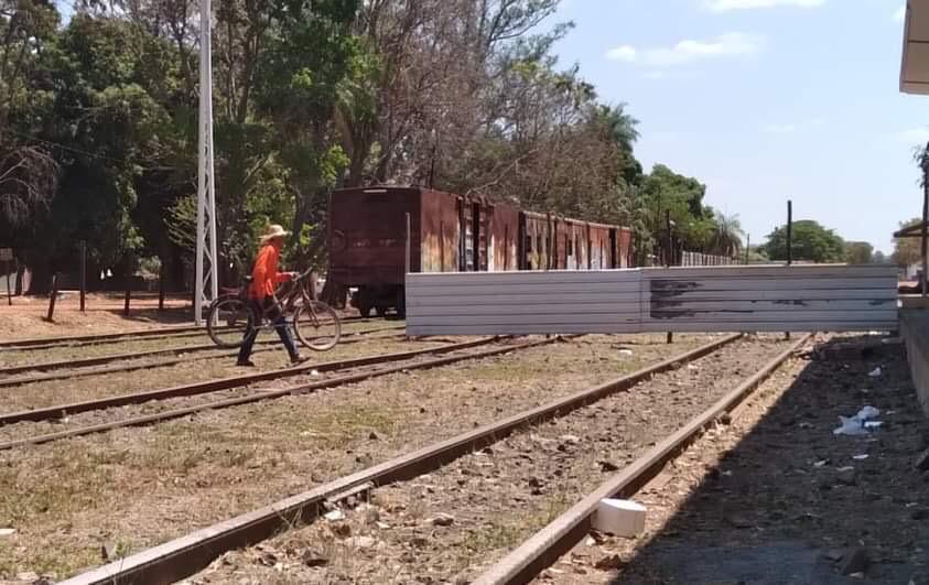 Trilho histórico da antiga estação ferroviária Noroeste Brasil (NOB), no Centro de Três Lagoas é memória viva. Histórias e lembranças no coração de milhares de três-lagoenses... - Hugo Leal/Arquivo pessoal